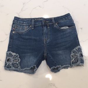 ✨Vigoss The Malibu mid-rise shorts✨